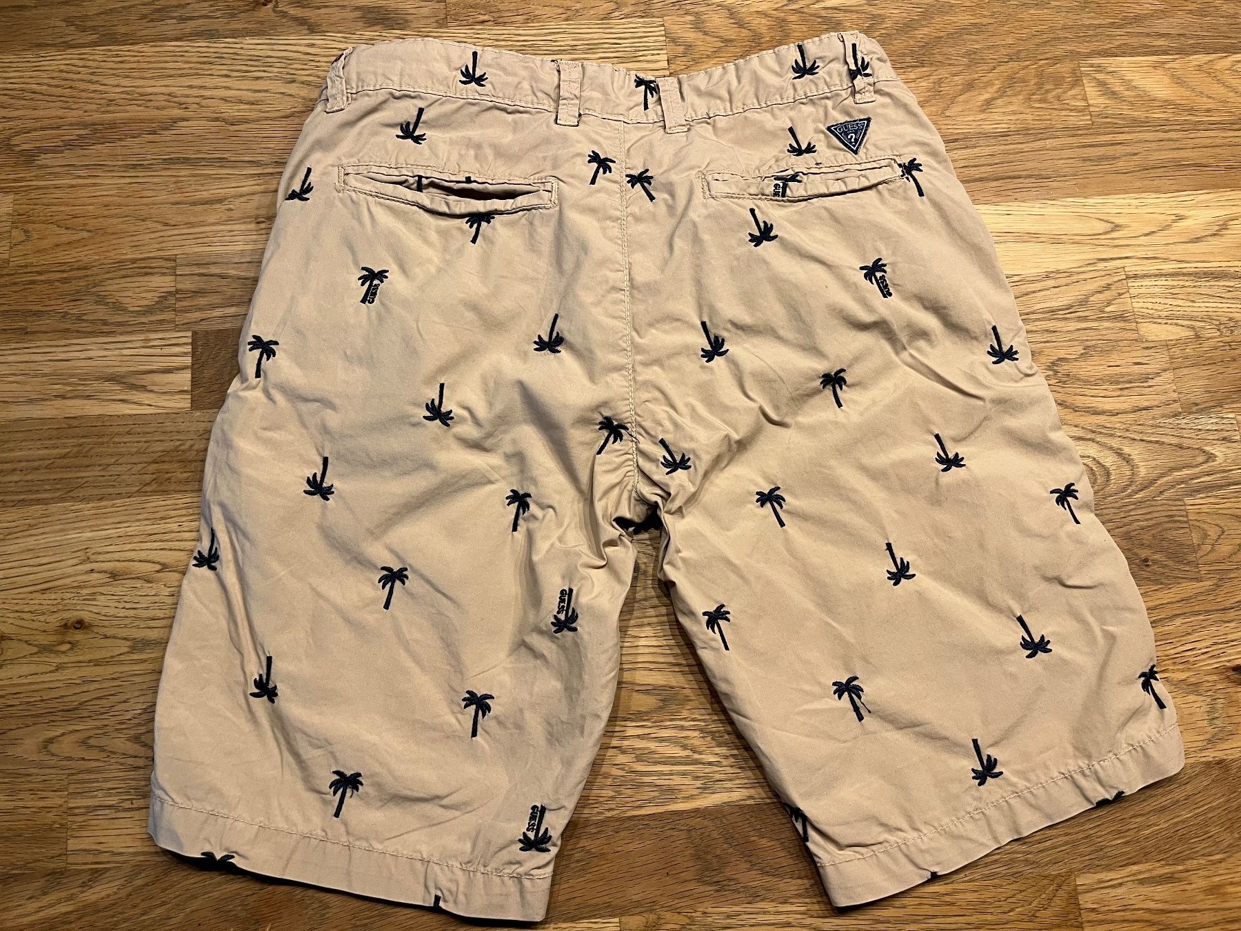 Guess Pantaloni: Guess Shorts Gr.152 – Usato da Oberdorf SO venduto da sa-na 1