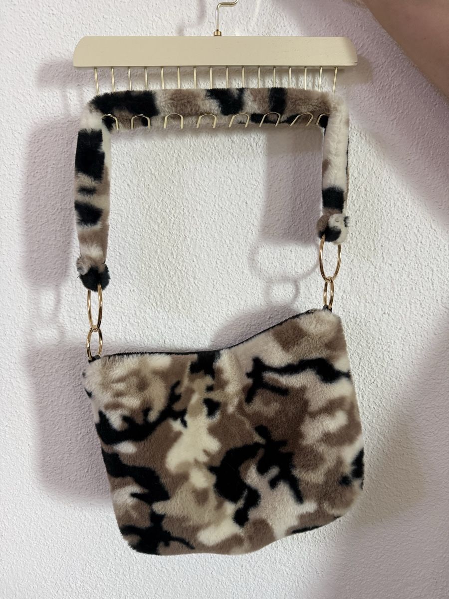 Taschen für Damen: Fell-Schultertasche – Neu (gemäss Beschreibung) aus Zürich von rio_lbs5 2