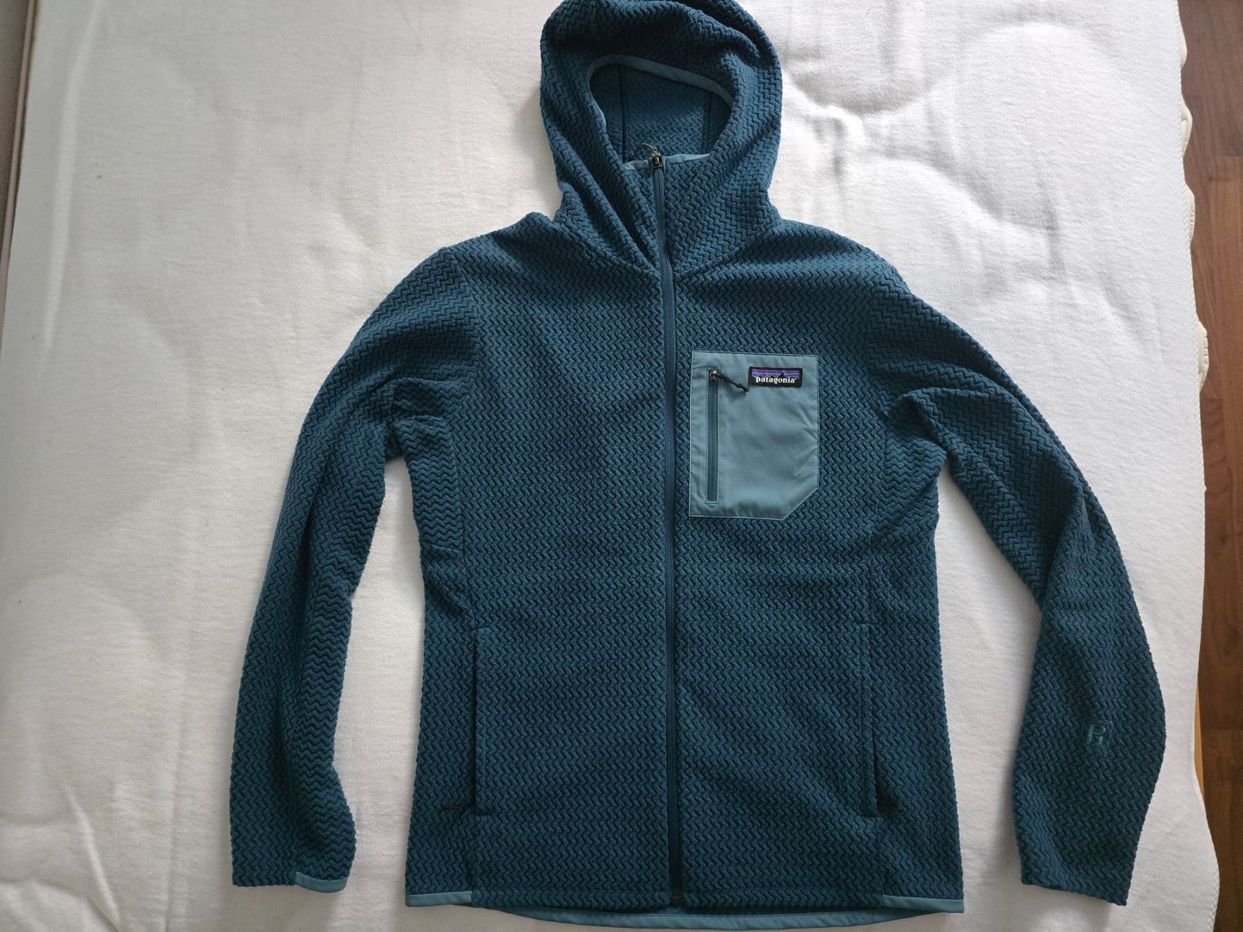 Patagonia Jacken: Patagonia R1 Air – Gebraucht aus Fribourg von ADGF25