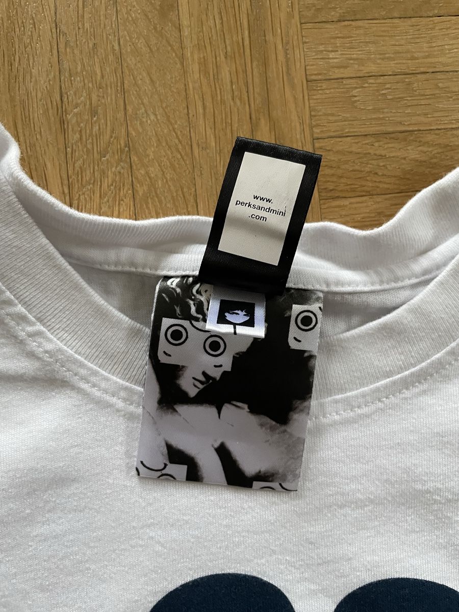 T-shirt: Perks & Mini Vintage Large Tee very good condition – Usato da Basel venduto da aharon.no1 1