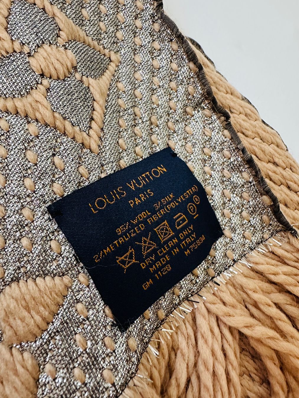 Louis Vuitton Foulard & Sciarpe: Louis Vuitton logomania sciarpa – Nuovo (secondo la descrizione) da Pregassona venduto da Reluxuryspace 2