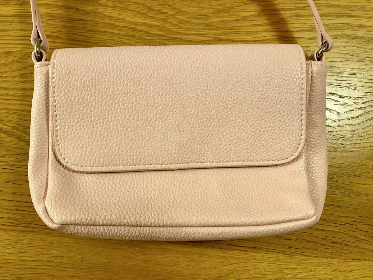 Taschen für Damen: Rosa Umhängetasche, neuwertig – Gebraucht aus zürich von greenmodul 3