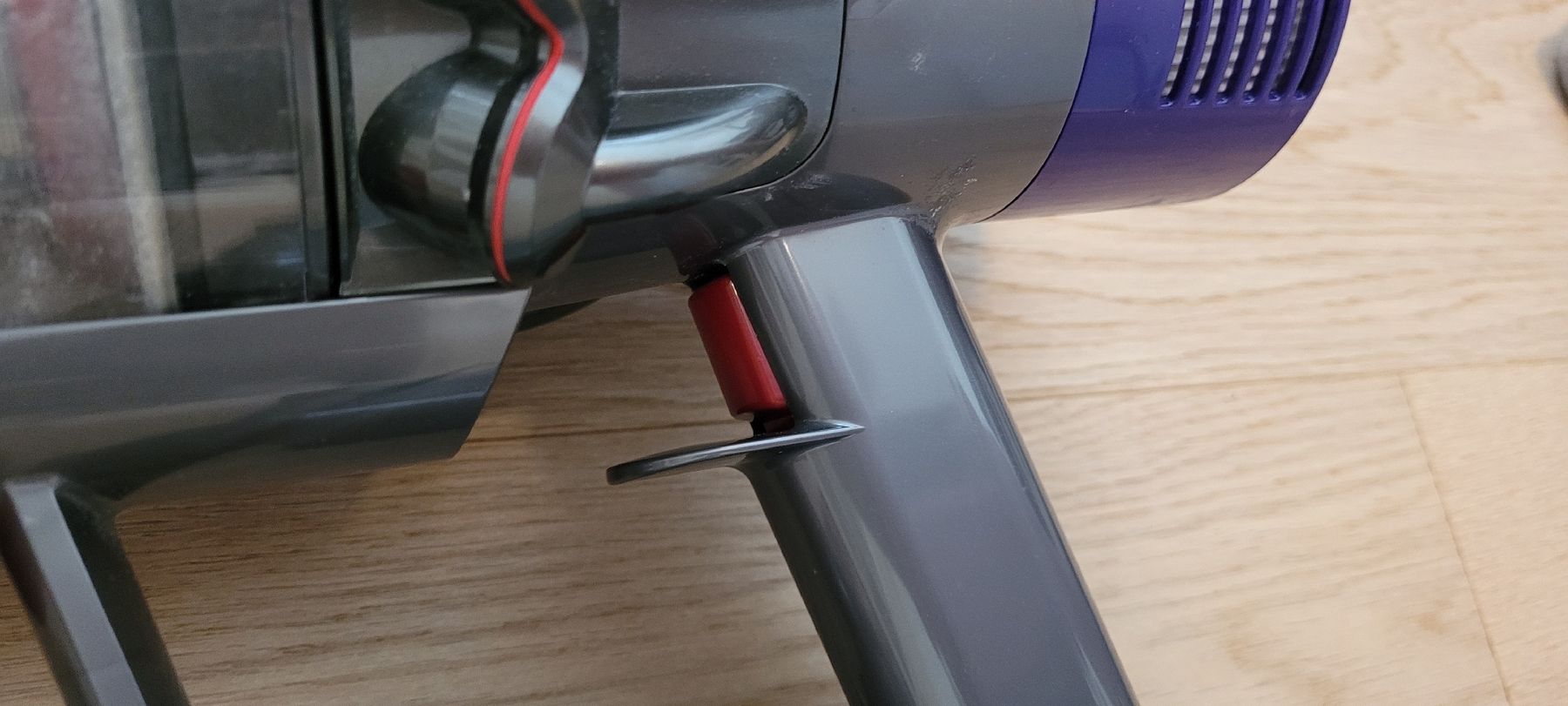 Dyson Aspirapolveri & Accessori: Dyson V10 Absolute Cordless Vacuum. – Difettoso da Immensee venduto da marcobe72 3