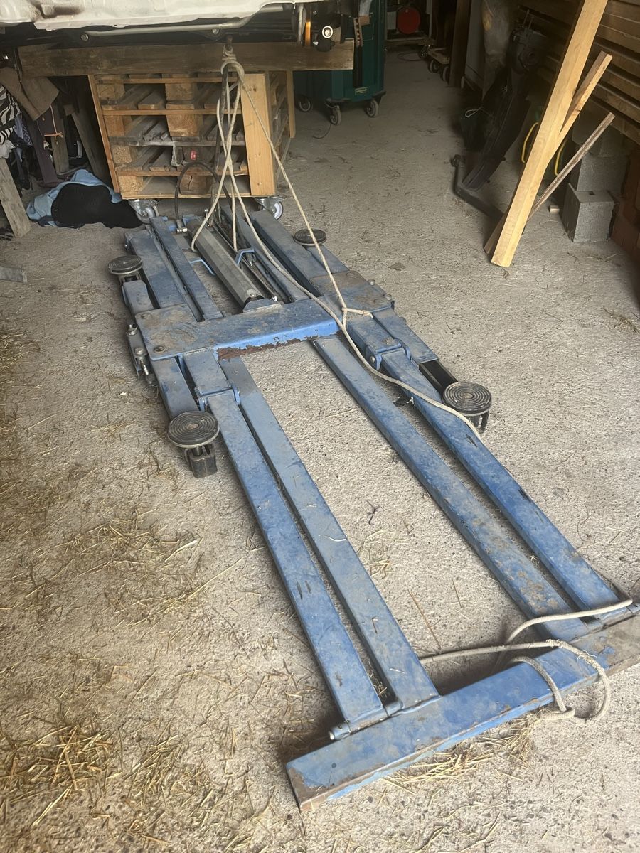 Piattaforme elevatrici & Crick: Scherenbühne 2000kg – Usato da Stein AR venduto da Krison98