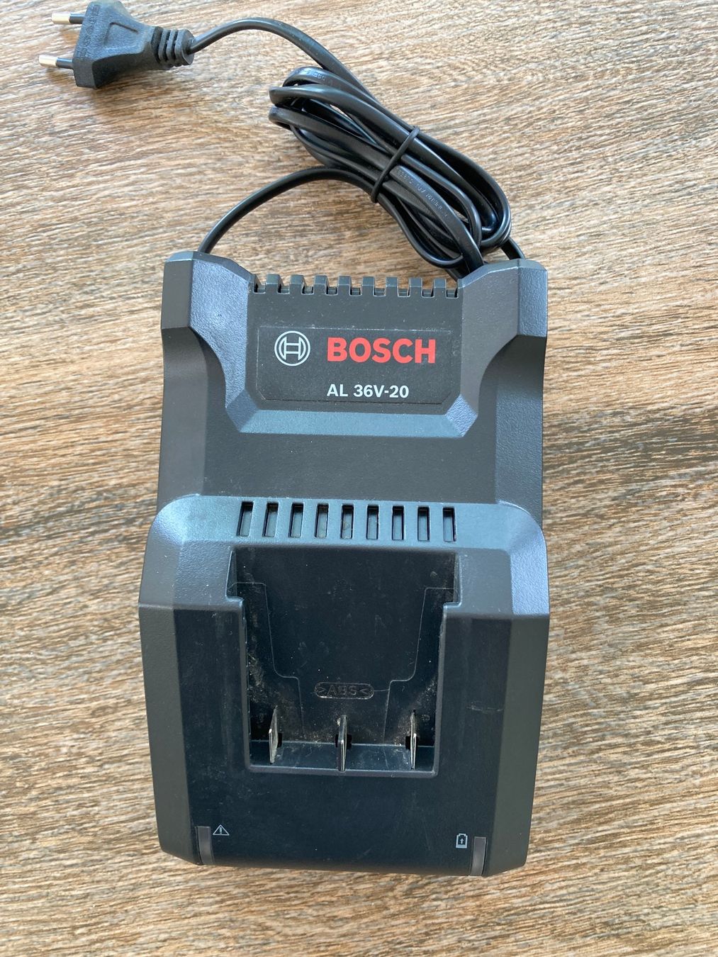Bosch Caricatori & Batterie: Akku mit Ladegerät 36V 2.6Ah Bosch – Usato da Bönigen venduto da sailingbuli 3