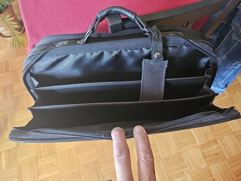 Valigie & Borse: Serviette de transport, ordinateur portable, etc. – Usato da Lausanne venduto da djymbo 4