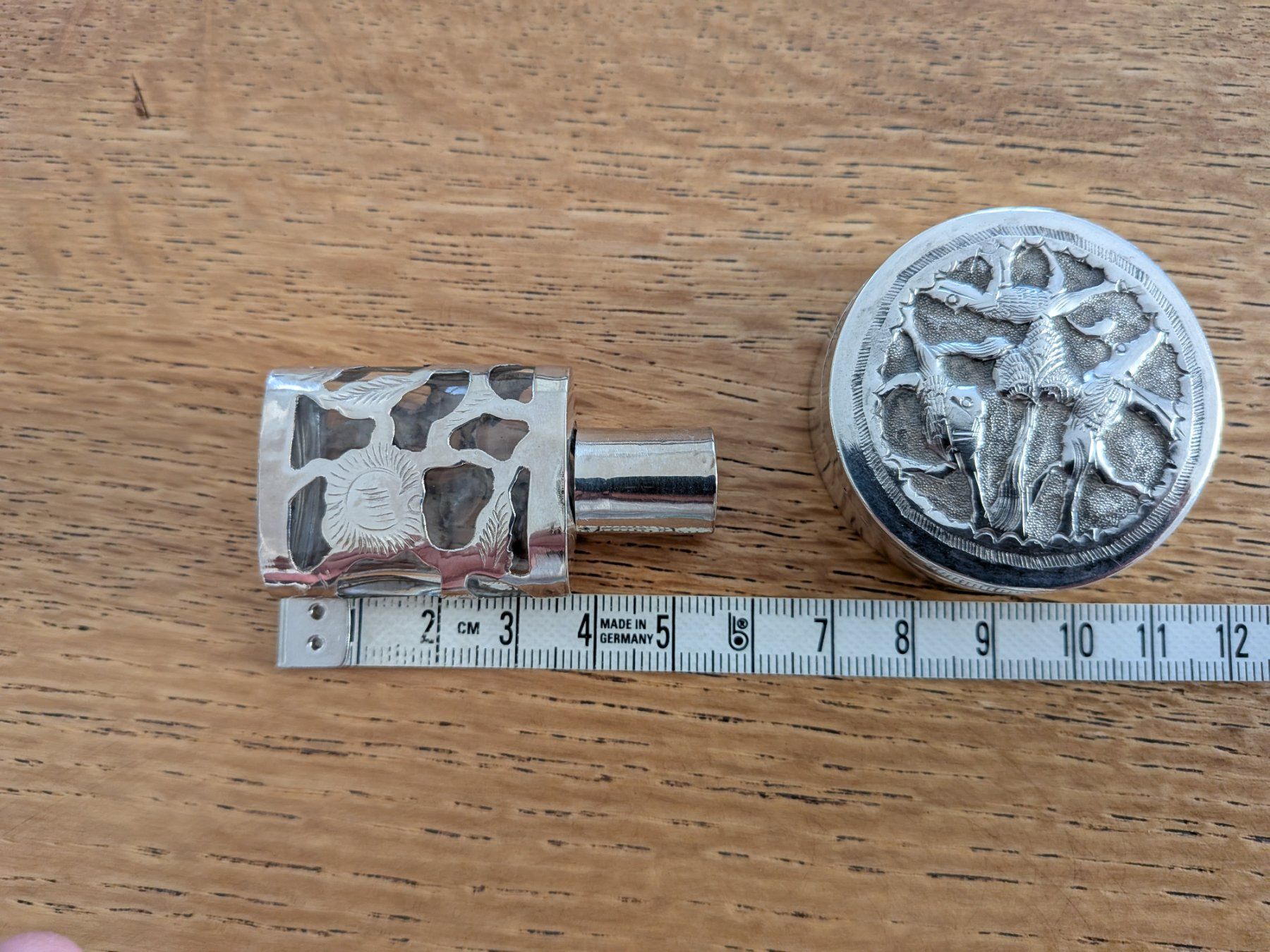 Flaconi: Pillendose mit Parfumflacon in Silber – Usato da Wohlen AG venduto da Tikale 2