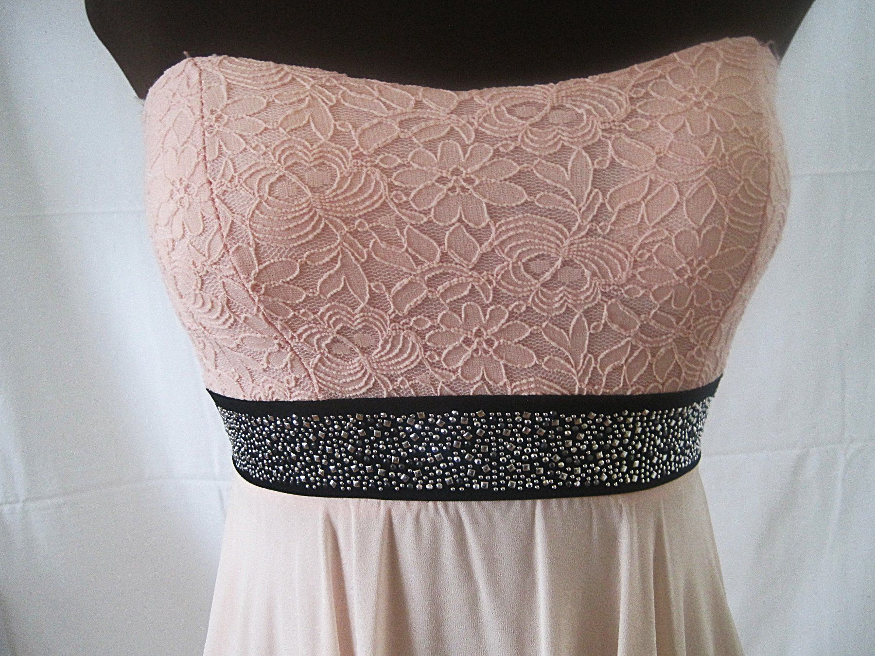 Vestiti: Romantisches High-Low-Kleid mit Strass-Taillenband – Usato da Rickenbach Sulz venduto da Sodeli23 2