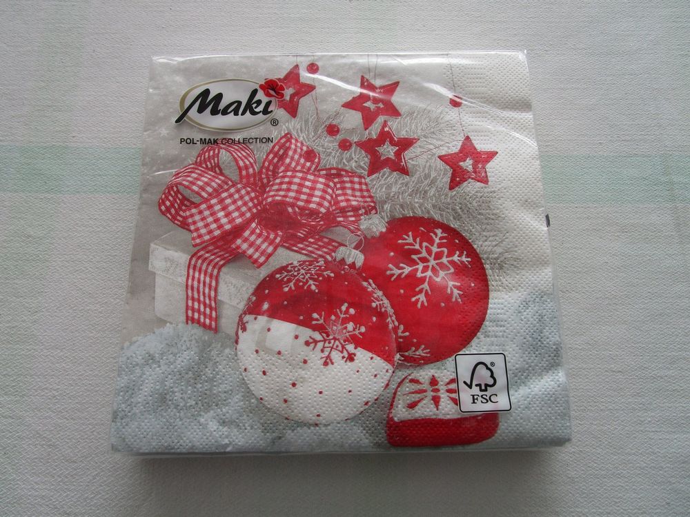 HAKOTI Weihnachtsteller & Servietten-Set – 60 Teile Für Bis Zu 20 Gäste, Festliches Design, Wasserfest & Praktisch Zum Wegwerfen
