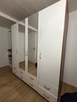 Garderobe weiss 4 Tueren guter Zustand 181x197x54cm