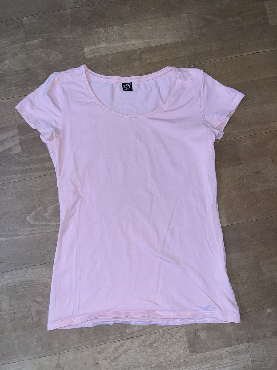 T-shirt: Rosa T-shirt – Usato da Stäfa venduto da jo1735