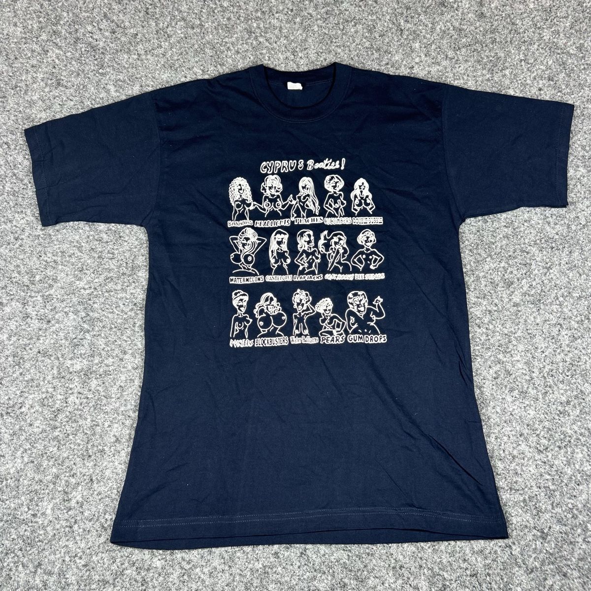 T-shirts: Graphic tee navy  – D'occasion à La Sagne NE par Matlasape