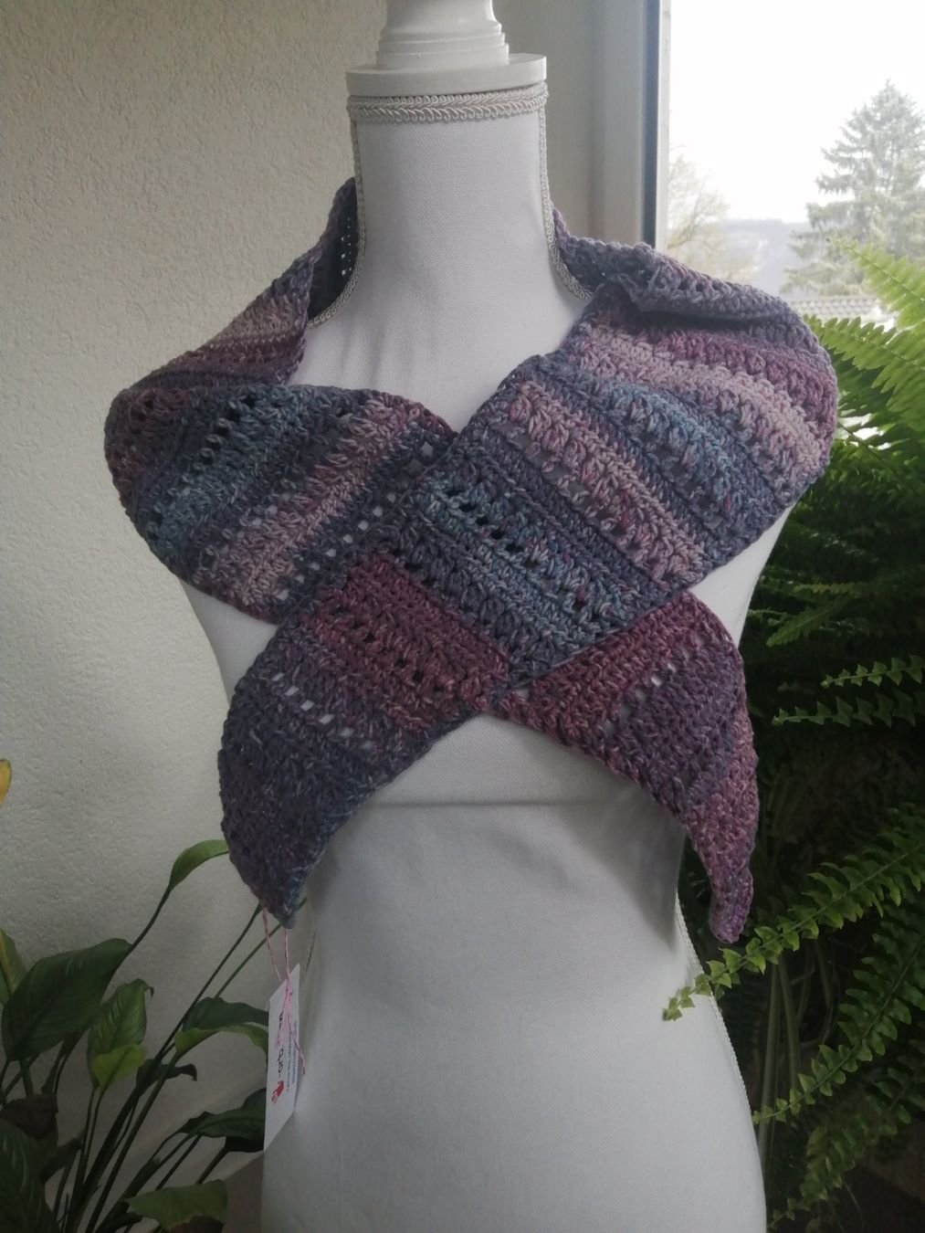 Foulard & Sciarpe: Schal gehäkelt, Länge: 140cm – Nuovo (secondo la descrizione) da Altstätten SG venduto da willipatricia