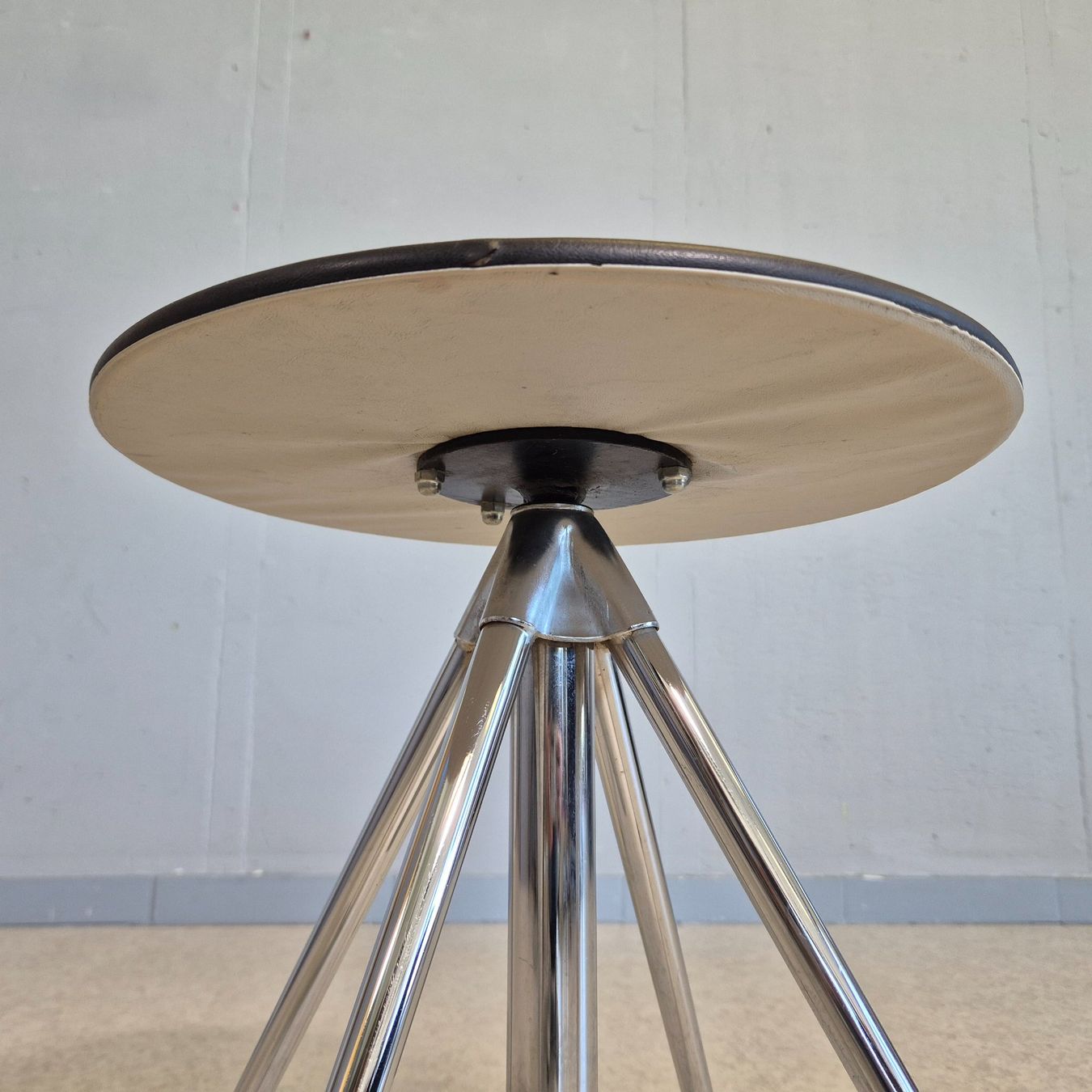 Hocker: Industriedesign Swivel Stool Drehhocker Hocker Höcker Chrom – Gebraucht aus Nottwil von Wondewa-Shop 1