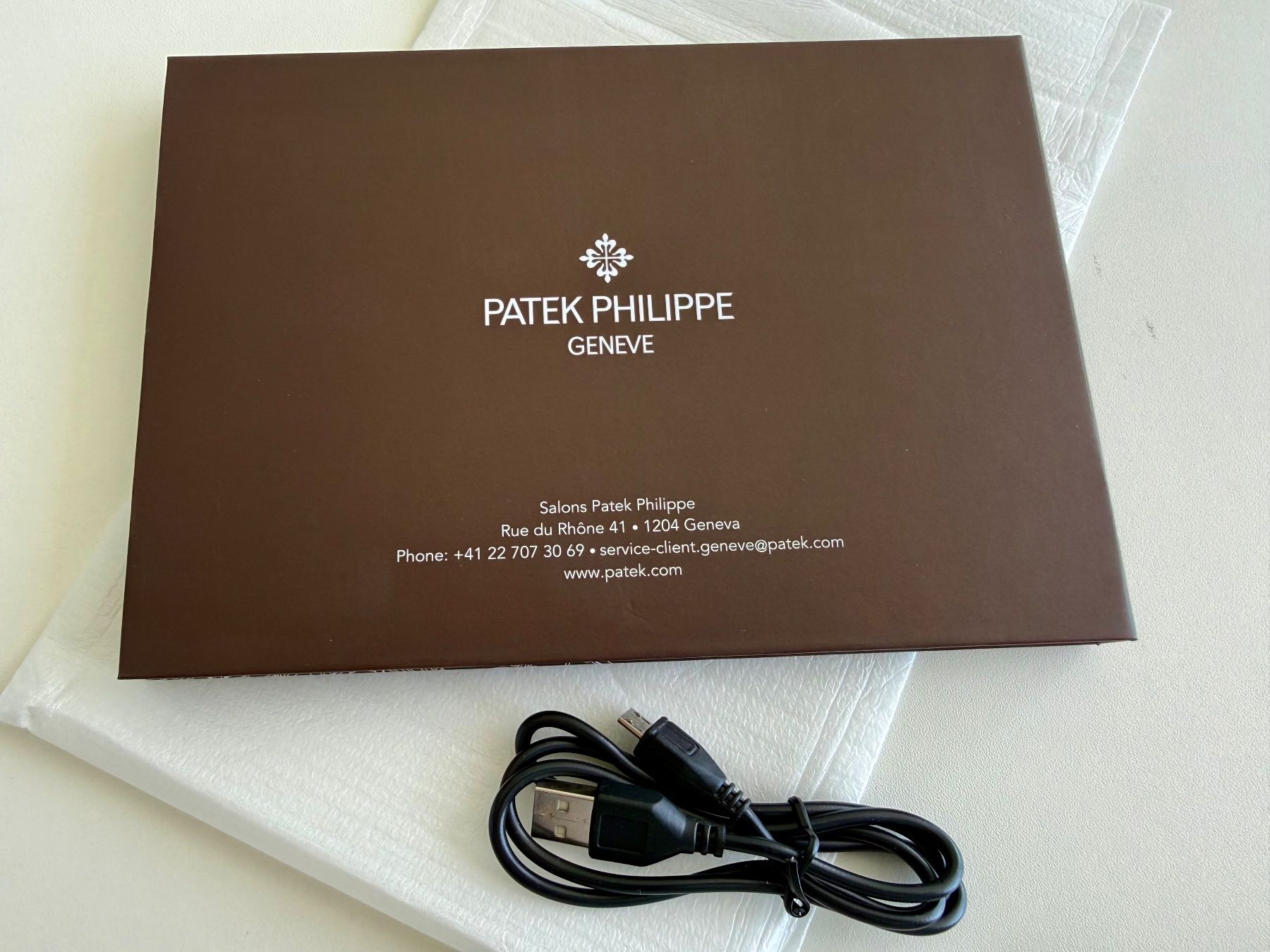 Patek Philippe Orologi: PATEK PHILIPPE "Commitment to Service" video brochure, rare! – Nuovo e nell'imballaggio originale da Mont-sur-Lausanne venduto da vmi_ym5l 2