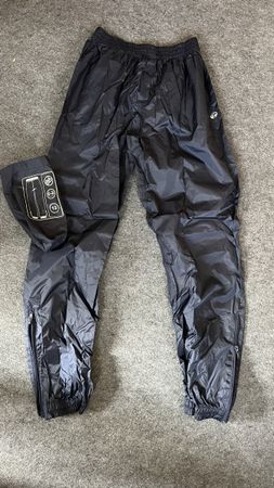 Wasserdichte Regenhose Grösse 12 Jahre