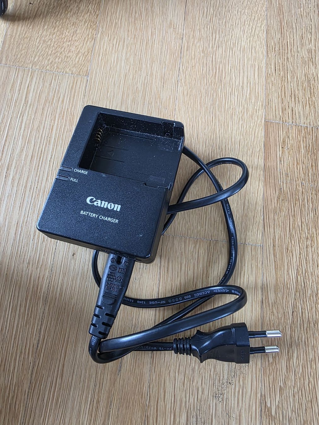 Canon Kamera: Canon EOS 550D Set mit Objektiv Blitz und Kameratasche – Gebraucht aus Bad Ragaz von ram_d9wq 4