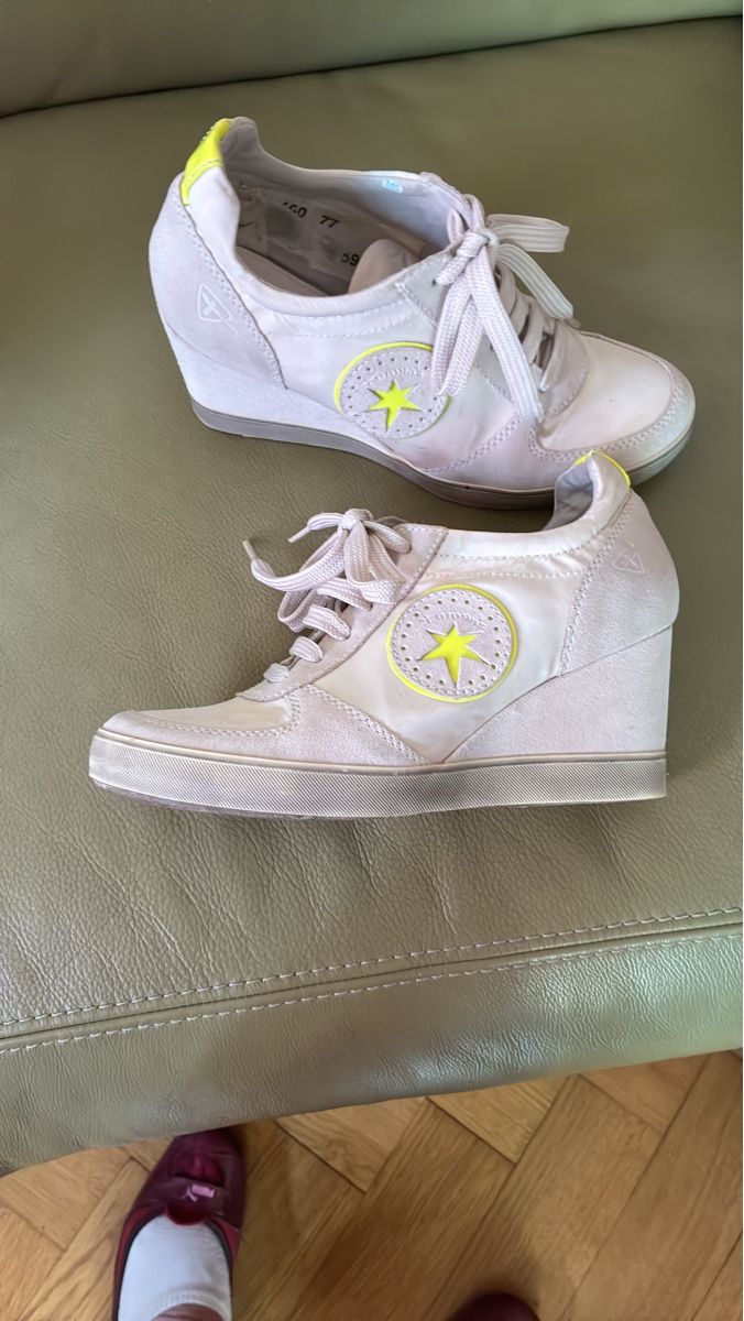 Scarpe da donna: Baskets compensées avec étoile jaune  pointure 37 – Usato da Lausanne venduto da Famary