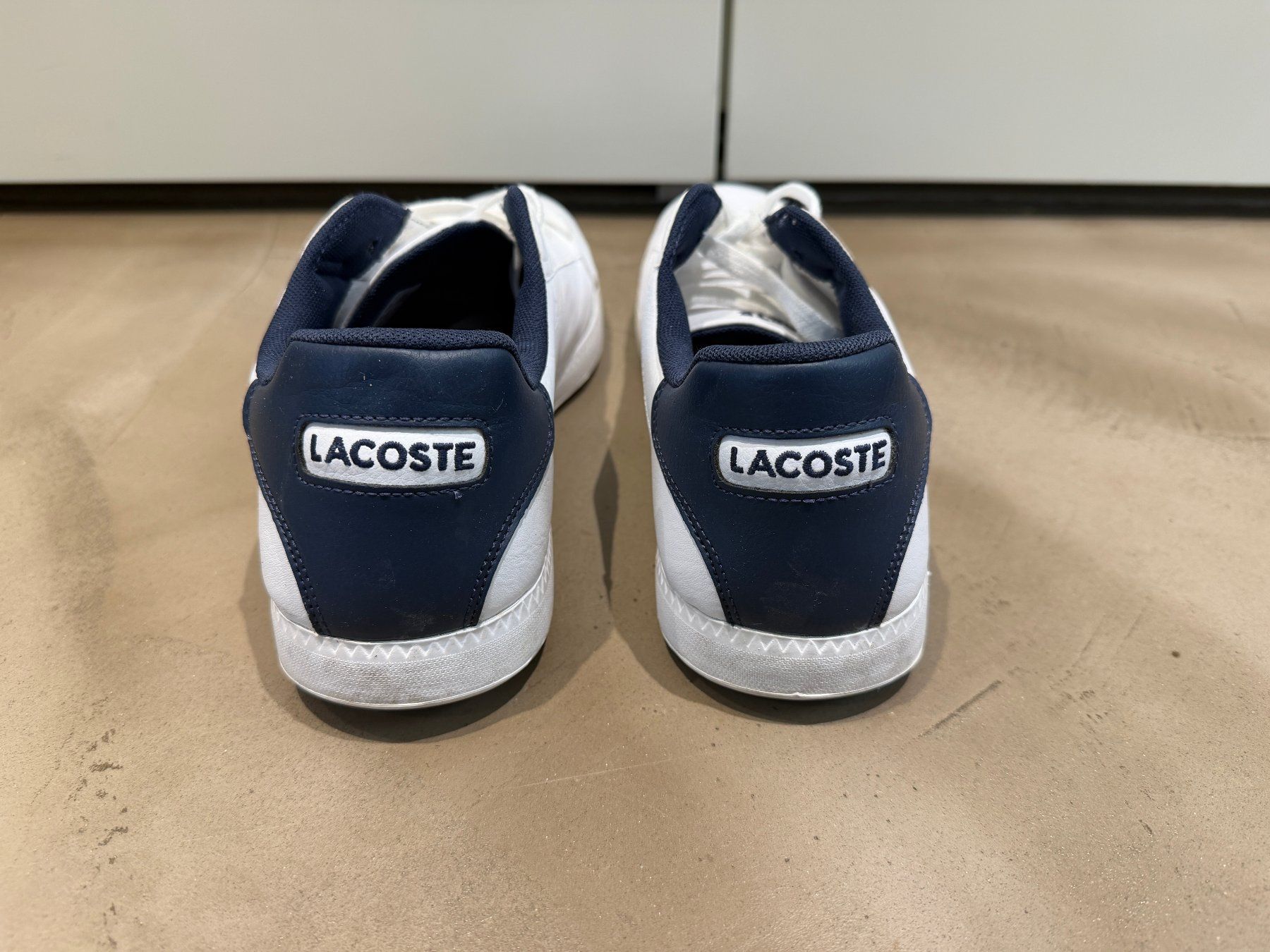 Scarpe da uomo: Lacoste Sneaker weiss dunkelblau – Usato da Lenzburg venduto da sandkiste 1