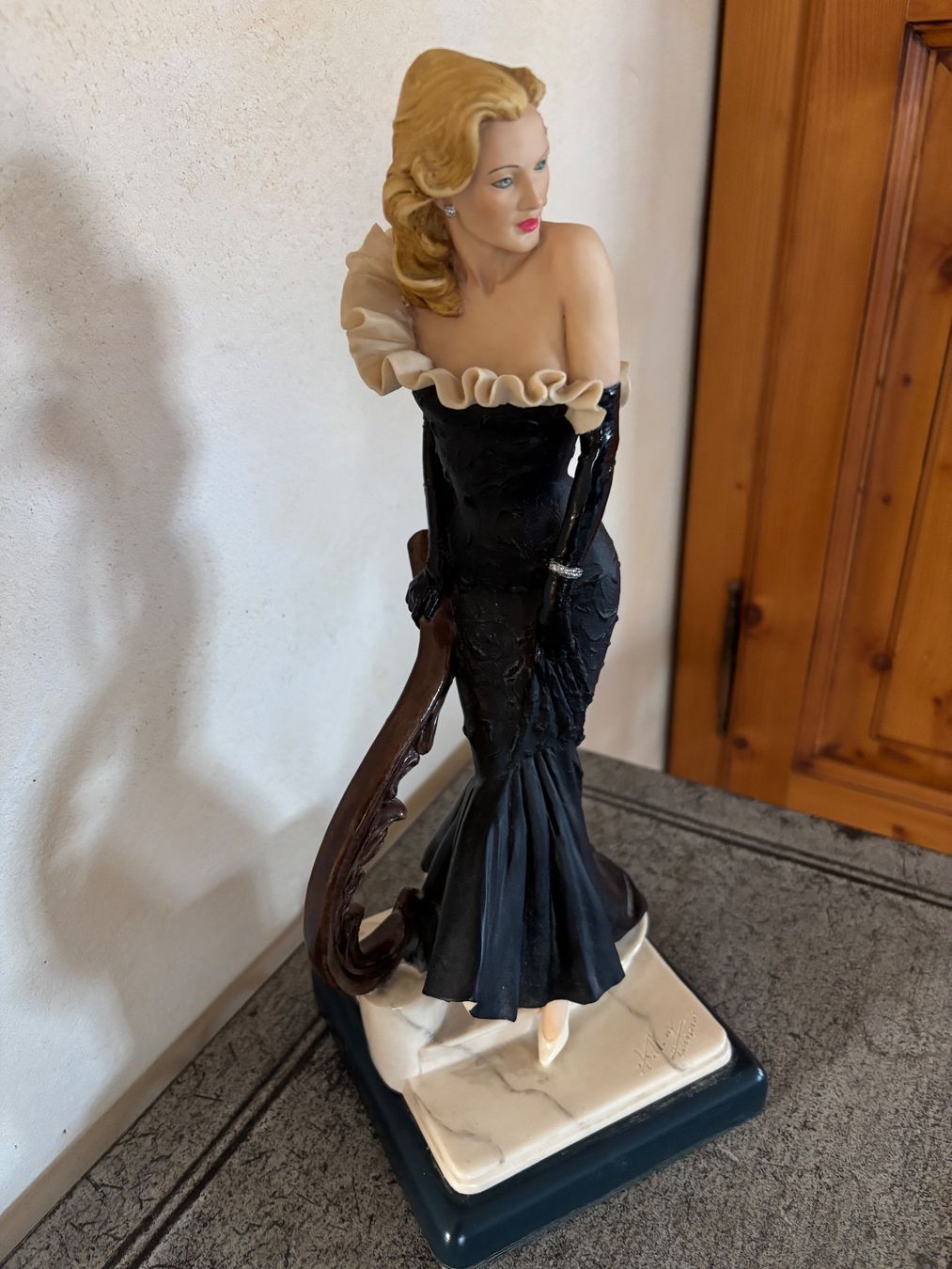 Figuren: Skulptur eines Models Vittorio Tessaro – Neu (gemäss Beschreibung) aus Balsthal von Uroby 1