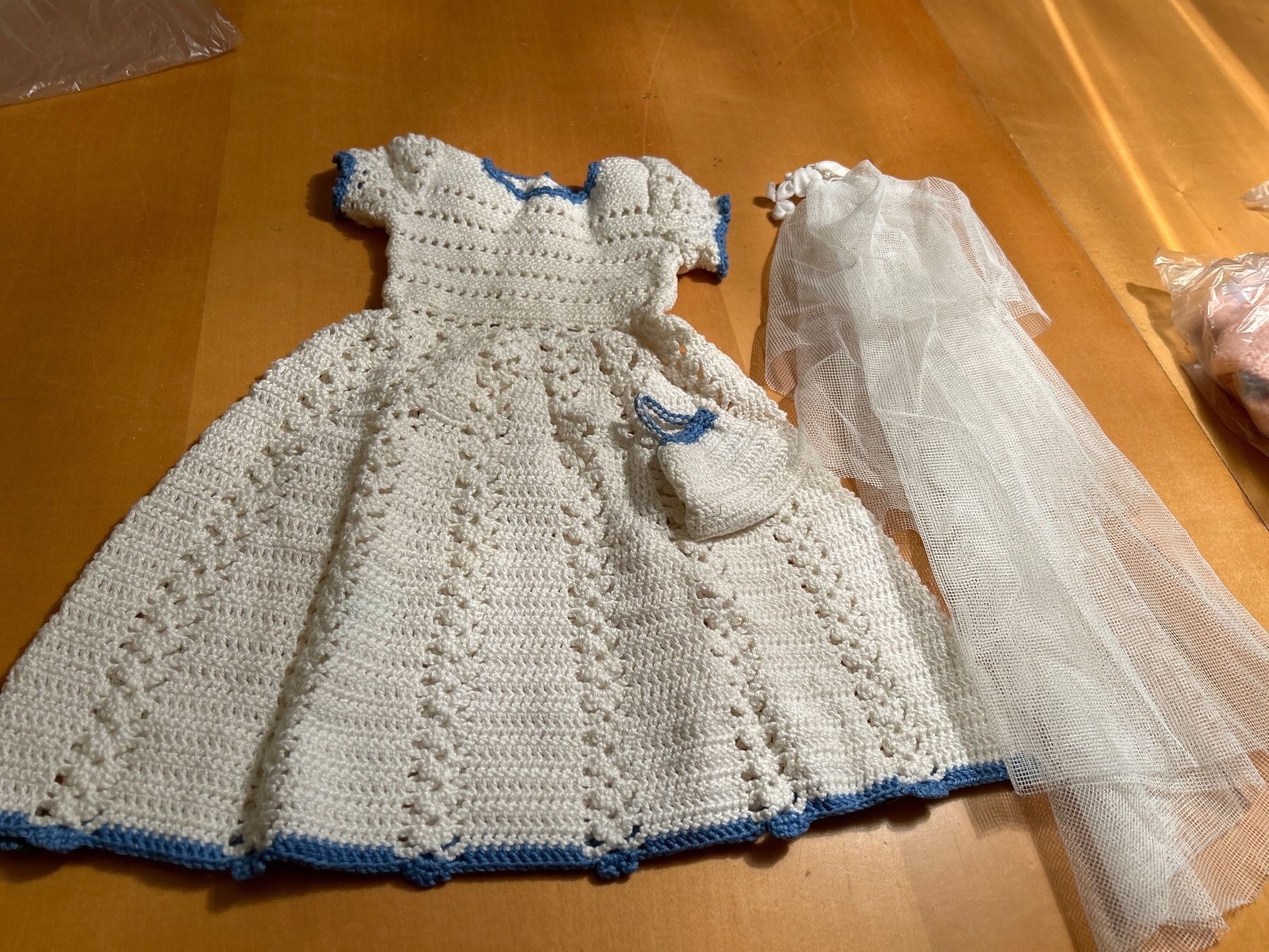 Poupées: Antike Puppe mit div. Kleidchen – D'occasion à Safenwil par 551renate 3
