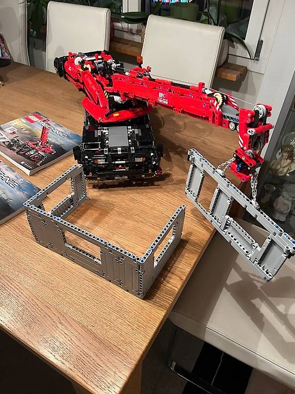 Technics Kit di costruzioni: Geländegängiger Kranwagen 42082 – Usato da Olten venduto da Einwegparadies 1