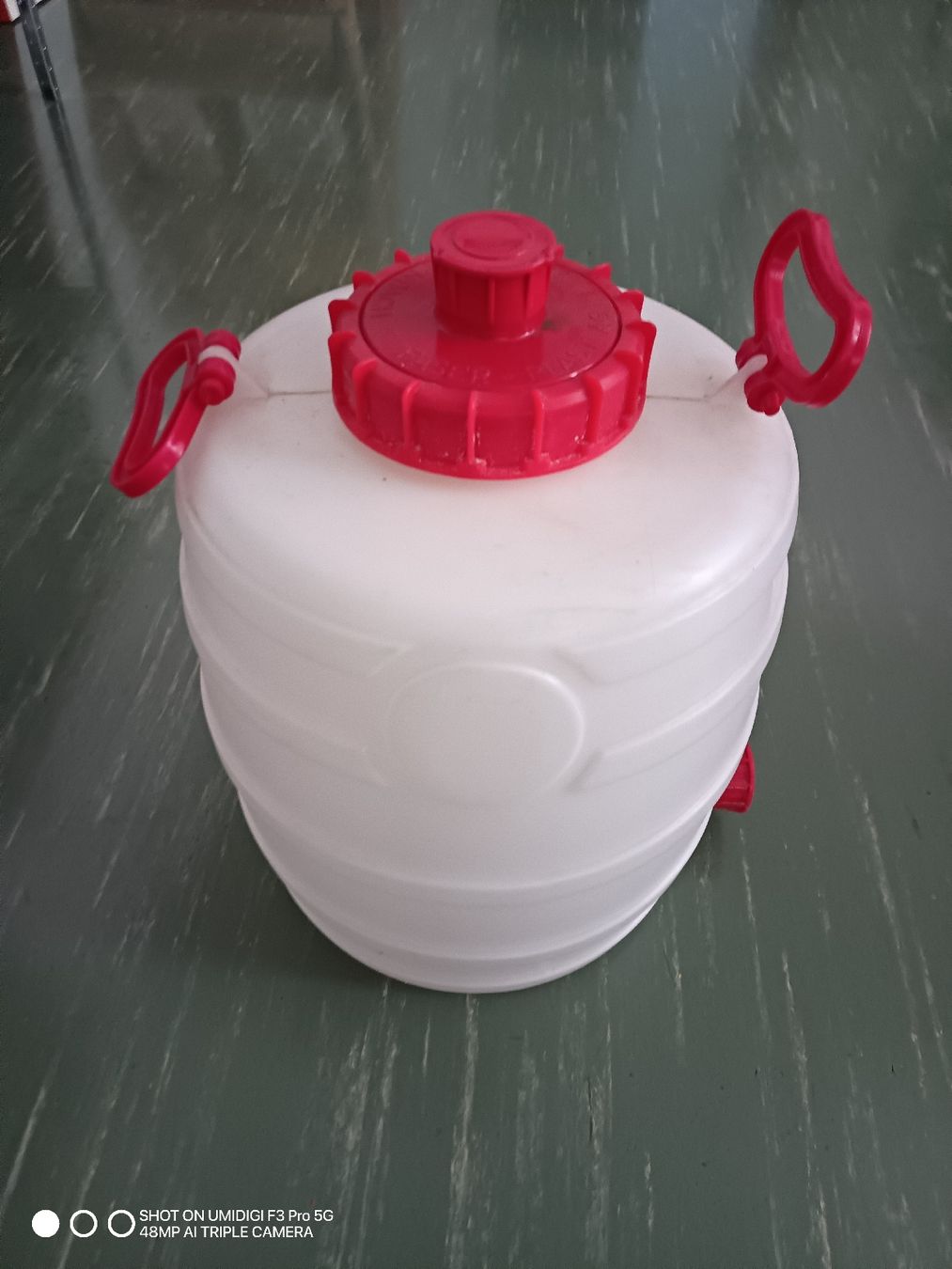 Tränken & Tröge: Behälter 30L ohne Hahn weiss Wassertank Kunststoff  – Neu (gemäss Beschreibung) aus Aarwangen von to-hirschi