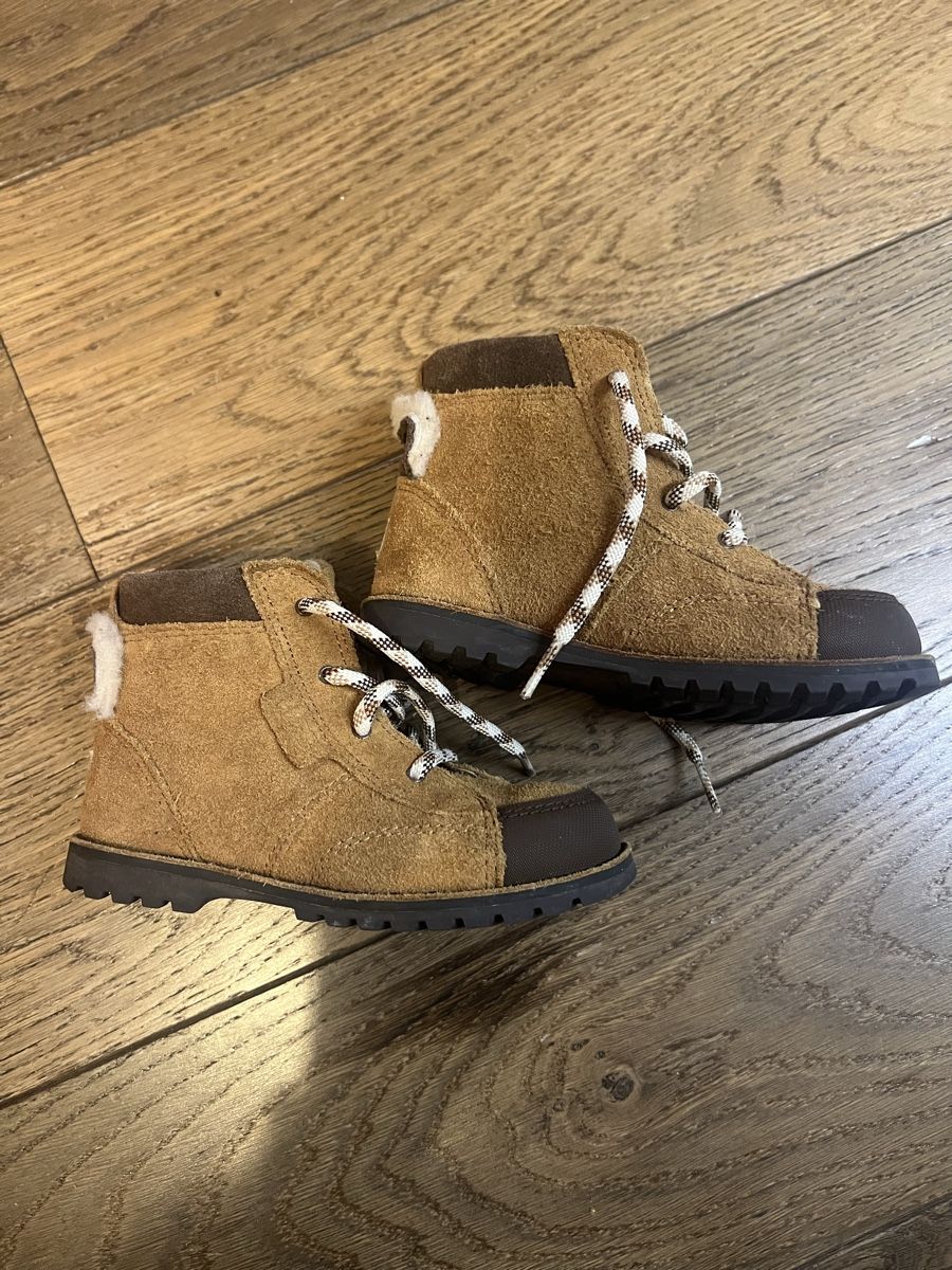 Scarpe per ragazzi: UGG Australia Children's Boots – Usato da Dübendorf venduto da dan_7qbr 2