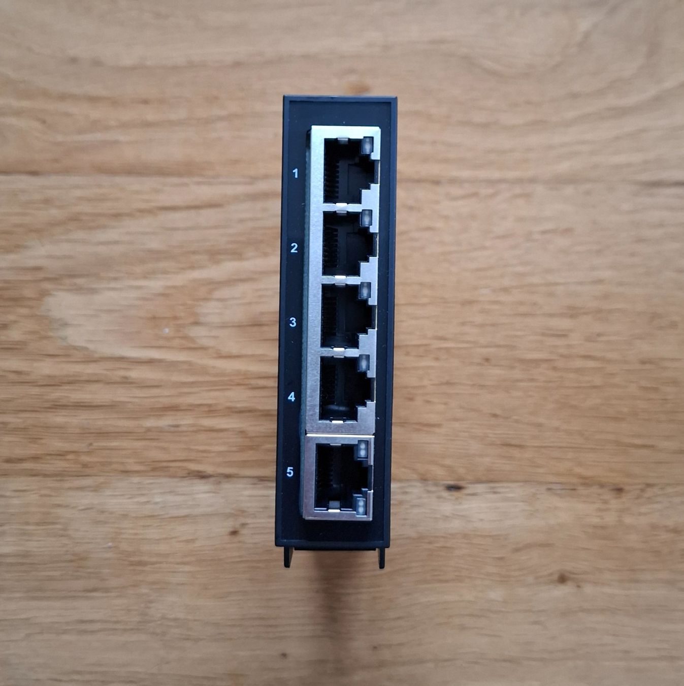 Hubs & Switches: Brainboxes SW-505 - Ethernet Switch / 5 Ports – Neu (gemäss Beschreibung) aus Reinach BL von HeTra20 2