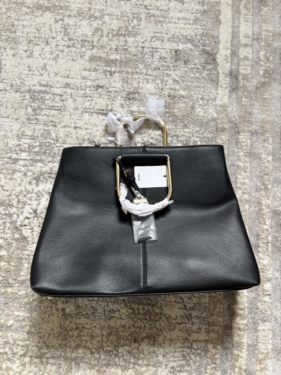 Mango Taschen für Damen: Mango Handtasche Schwarz - Neu mit Etikett! – Neu und originalverpackt aus Flüh von dam_95q7