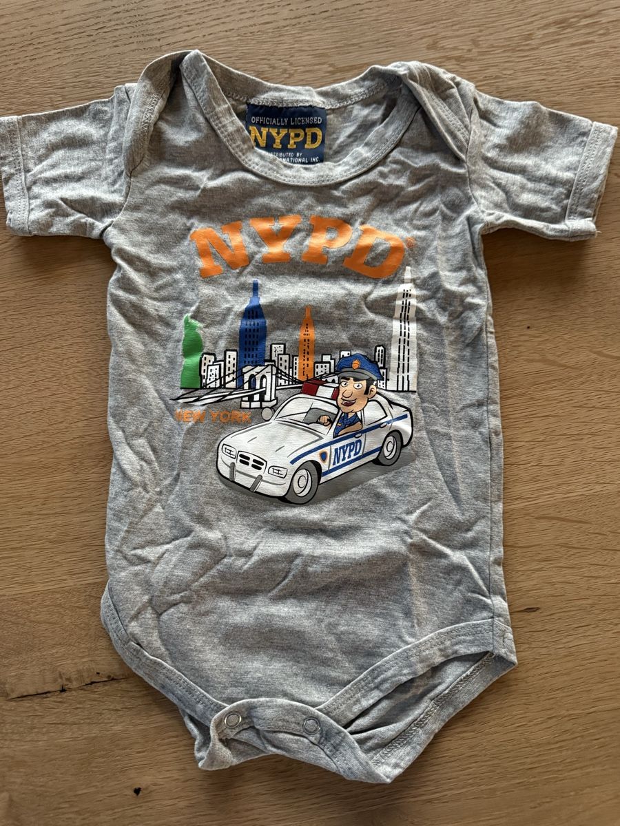 Biancheria intima: Body NYPD Grösse 18 Month – Usato da Goldswil venduto da Fisel