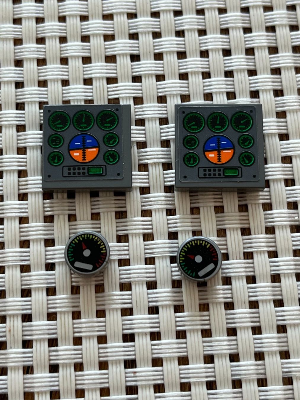 Lego Baukästen: Lego Technik Flache Cockpit Sticker Fliese grau 42052 – Gebraucht aus Buochs von Techtelmechtel