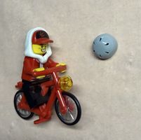 1 Stück LEGO® City: Velofahrer mit Velo und Helm.
