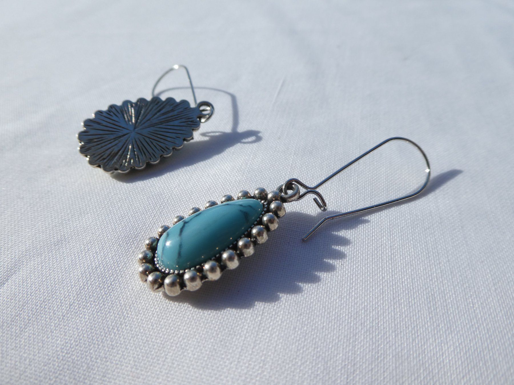 Orecchini pendenti & Orecchini a lobo: Ohrhänger mit blauem Stein, Modeschmuck; neuwertig – Nuovo (secondo la descrizione) da Gattikon venduto da kaandooh 1