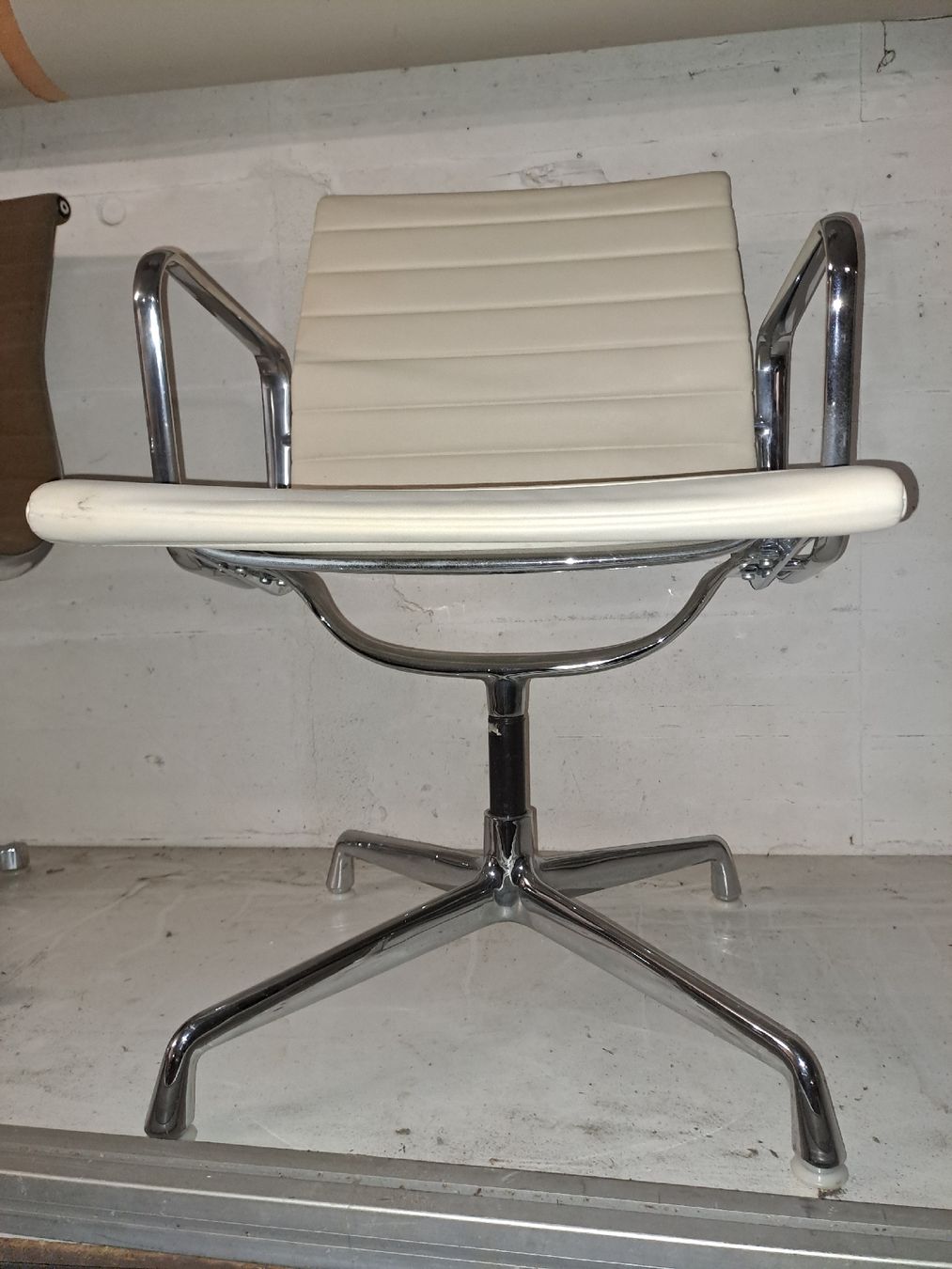 Vitra Chaises: Vitra Eames EA 108 – D'occasion à Küsnacht ZH par walterzingo 5