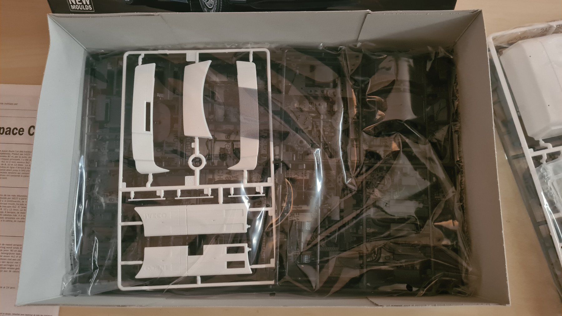 Italeri Kit di modellismo & Modellini statici: 1:24 Iveco Stralis Active Space Cube - Italeri 3869 – Usato da Bassersdorf venduto da jackbmw 5