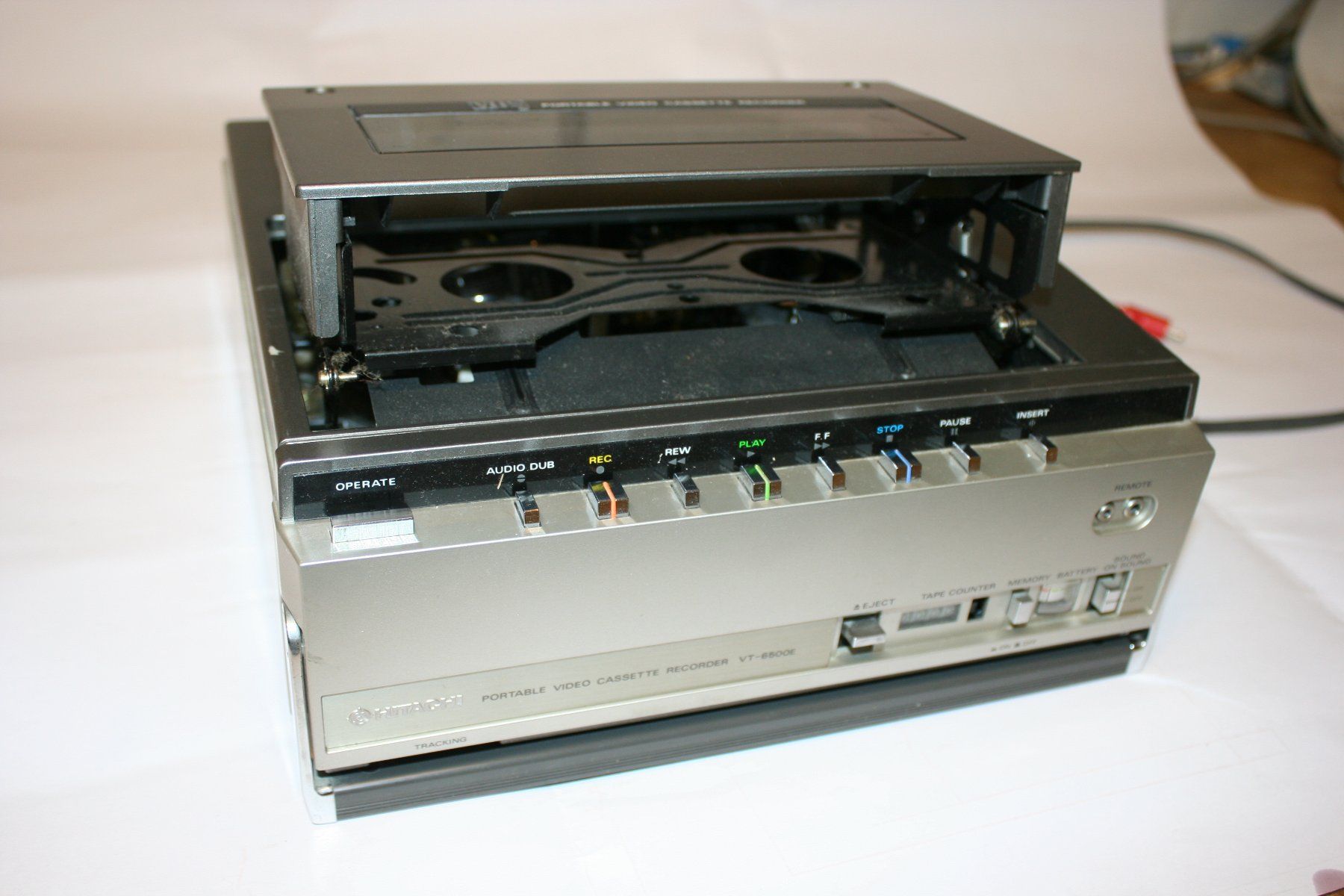 Hitachi Registratori: VHS Videorecorder tragbar Hitachi VT-6500E – Difettoso da Hinwil venduto da ilon13 3