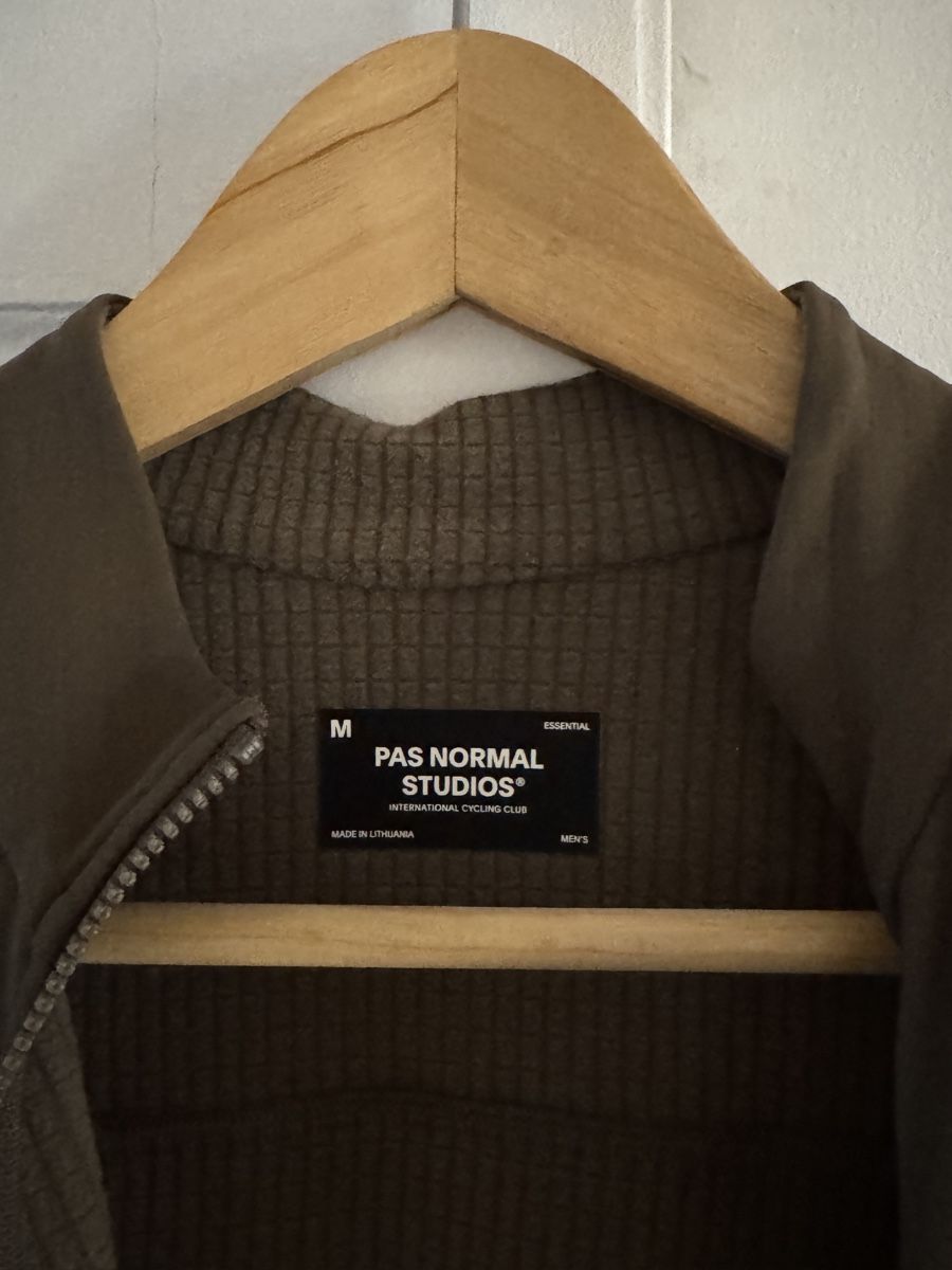 Pas Normal Studios Canottiere & Pantaloni: Pas Normal Studios - Essential Long Sleeve Jersey – Nuovo (secondo la descrizione) da Diesse venduto da second_life 1
