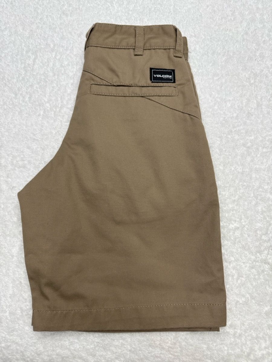 Volcom Hosen: Shorts Volcom Beige Taille 128 comme neuf  – Neu (gemäss Beschreibung) aus Chenens von anasantos90