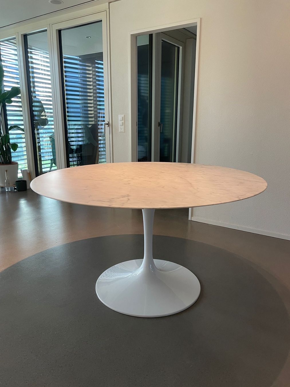 Tavoli: Design-Esstisch Ø137 cm - im Stil eines Klassikers – Nuovo e nell'imballaggio originale da Münchenstein venduto da AndreHaus 2