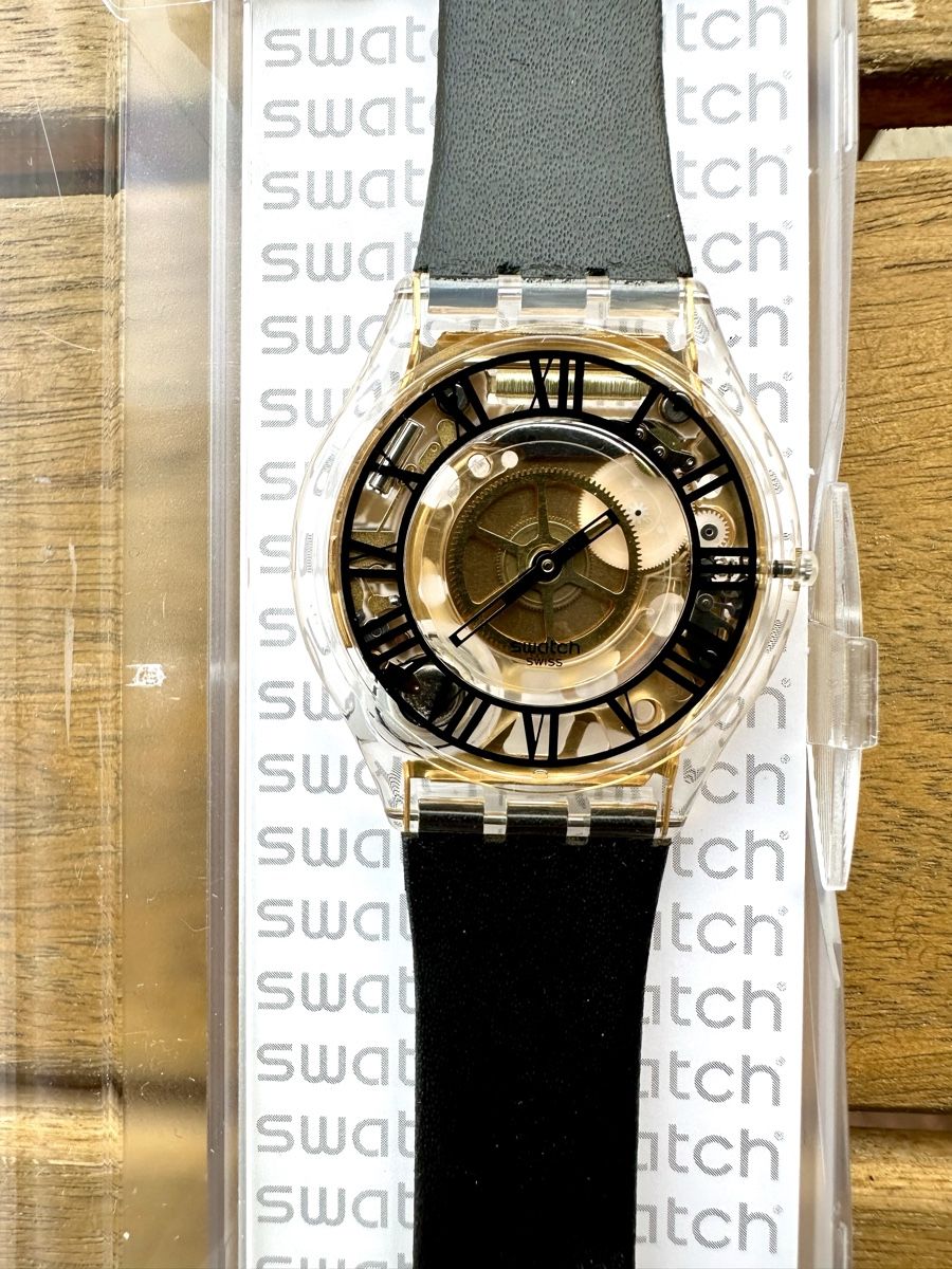 Swatch Orologi: Swatch Skin SFK 392 forêt noire – Nuovo e nell'imballaggio originale da Sion venduto da BricEnBroc