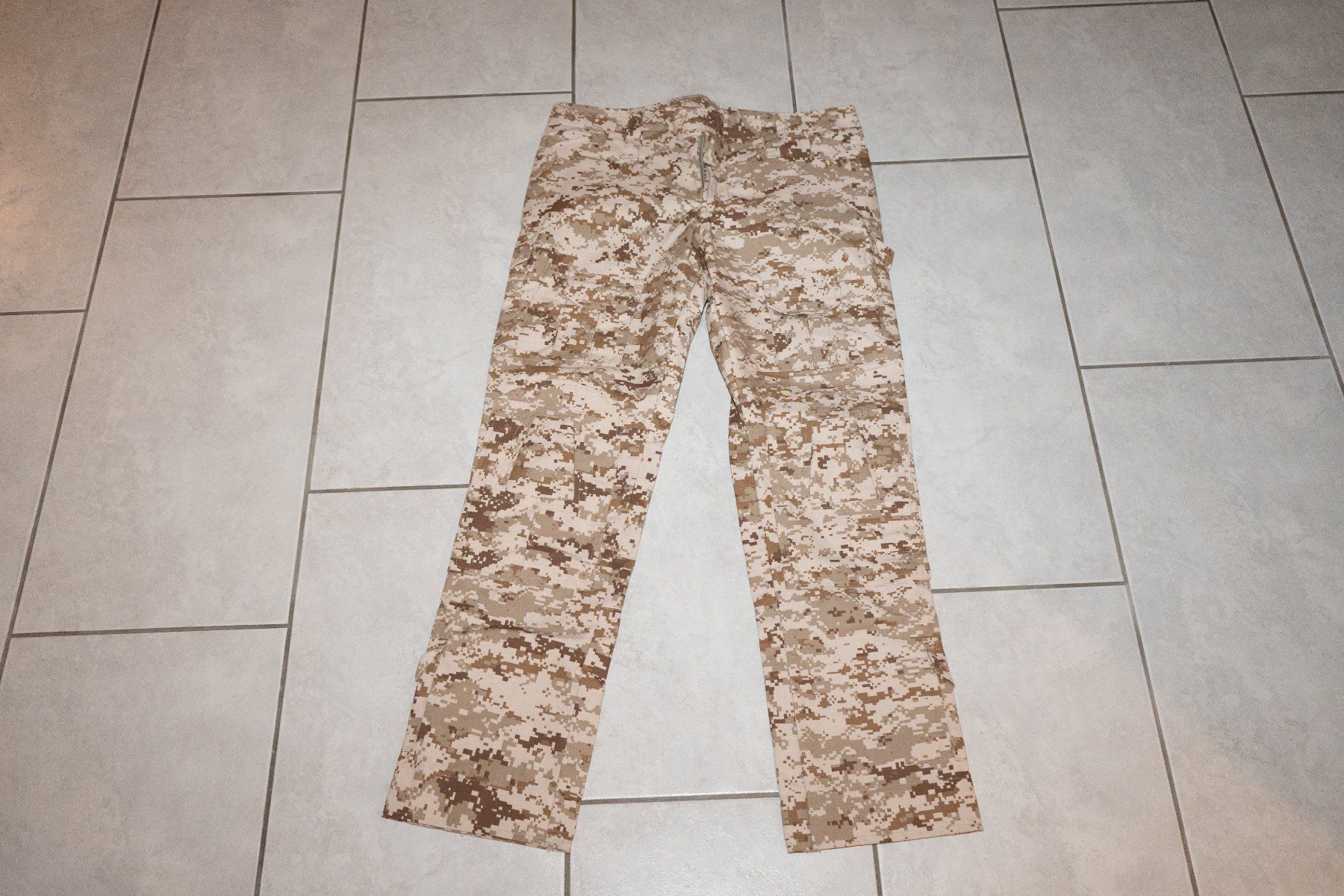 Pantaloni: Militärhose (neu) – Nuovo (secondo la descrizione) da Arni AG venduto da yannick_207