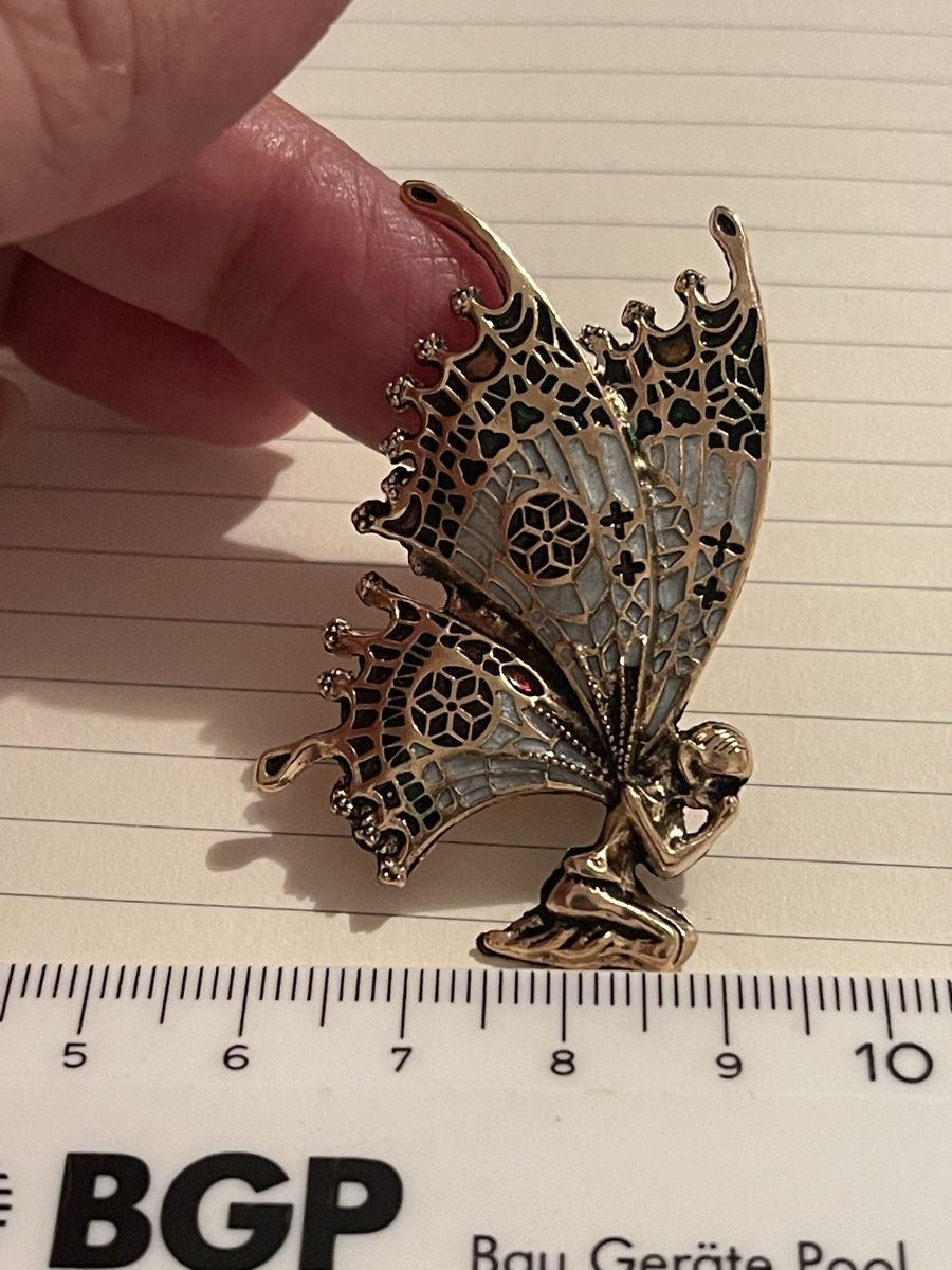 Spille & Fermagli: Jolie Broche fée papillon gravée neuve – Nuovo (secondo la descrizione) da Kloten venduto da Vermicelles 1