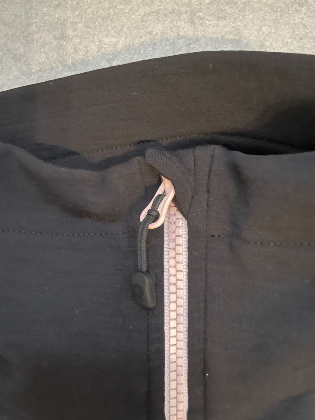 Qloom Vestes: Softshelljacke von Qloom, schwarz, Grösse S – Neuf (Voir description) à Neftenbach par RIB123456 2