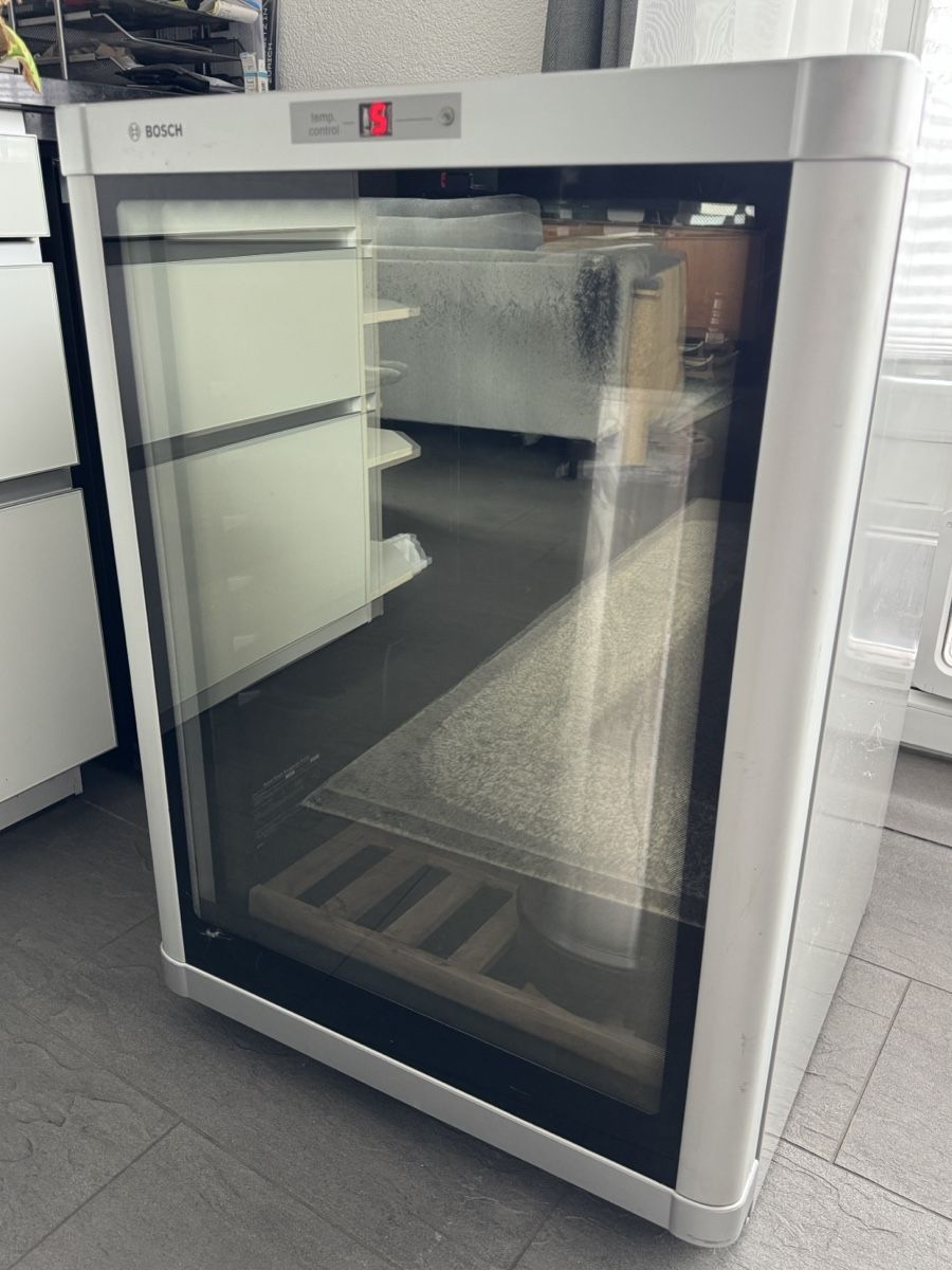 Frigoriferi: BOSCH wine cooler used – Usato da Wald ZH venduto da StefaNes88