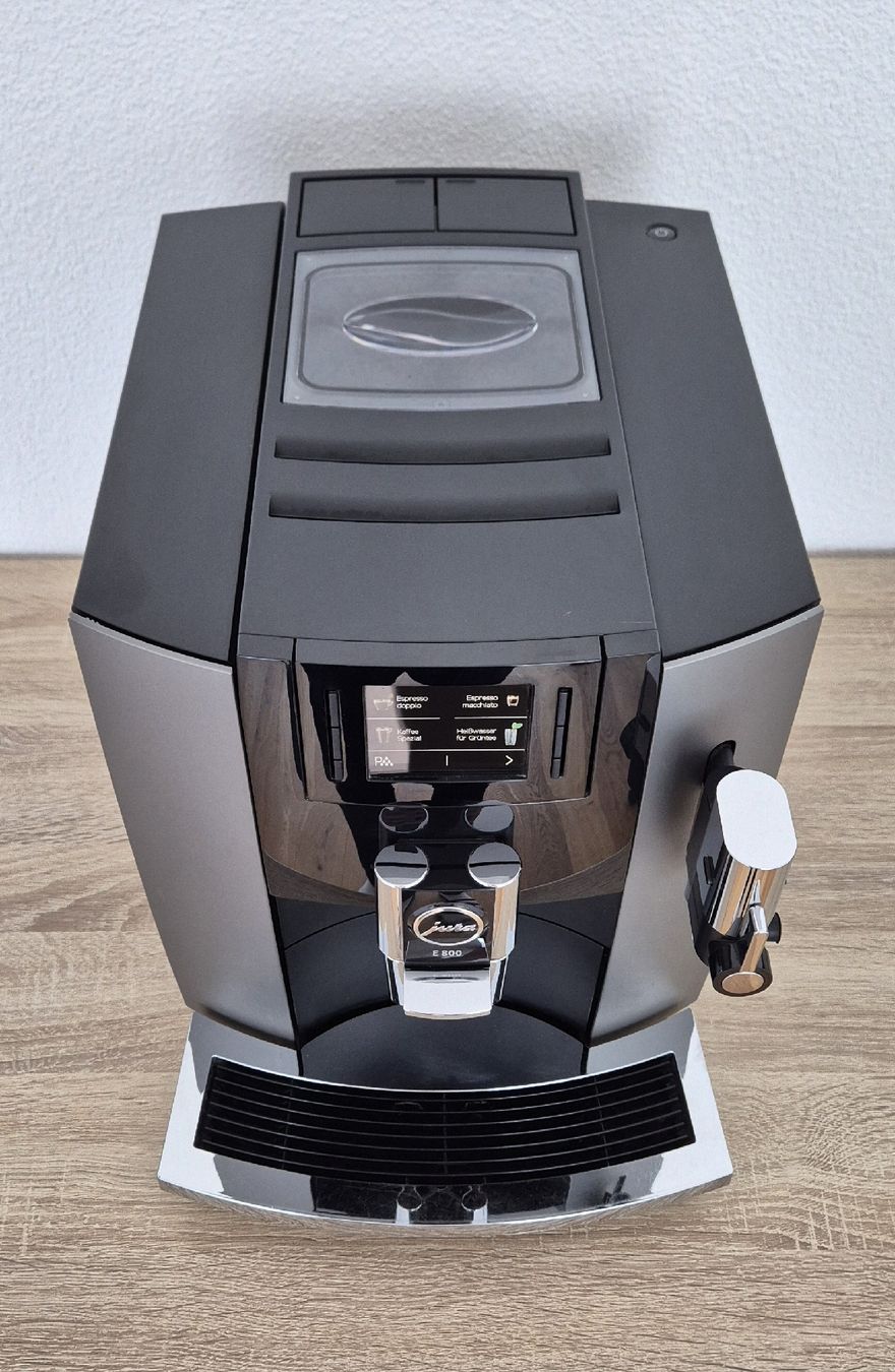 Jura Kaffeemaschinen & Espressomaschinen: Jura Kaffeevollautomat E800 – Gebraucht aus Sursee von Marcelo.22 1