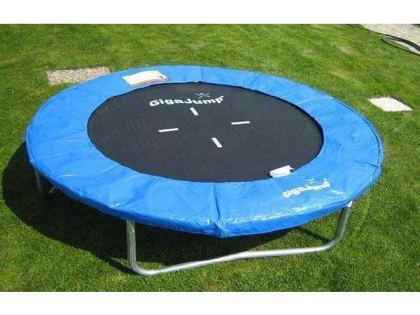 Trampoline: Trampolin Gigajump BASIC 2.40 m – Neu und originalverpackt aus Entlebuch von Hebu