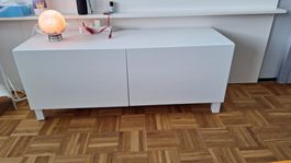 BESTÅ TV-Bank mit Türen, weiss, 120x42x48cm