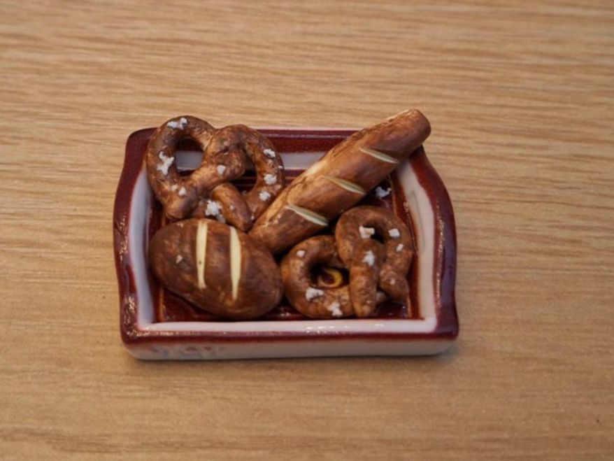 Case e mobili per bambole: Handmade Bretzel Laugenstangen Tablett – Nuovo (secondo la descrizione) da Zürich venduto da HandmadeTinyFood