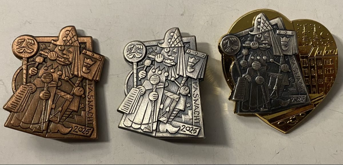 Basler Plaquettes & Badges: Baslerfasnachts Plaketten 2025  – D'occasion à Allschwil par Deal_Tiger99
